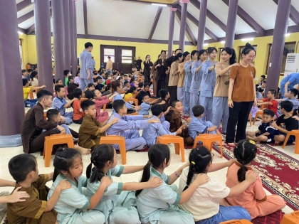 Tuổi thơ em an vui bên Phật